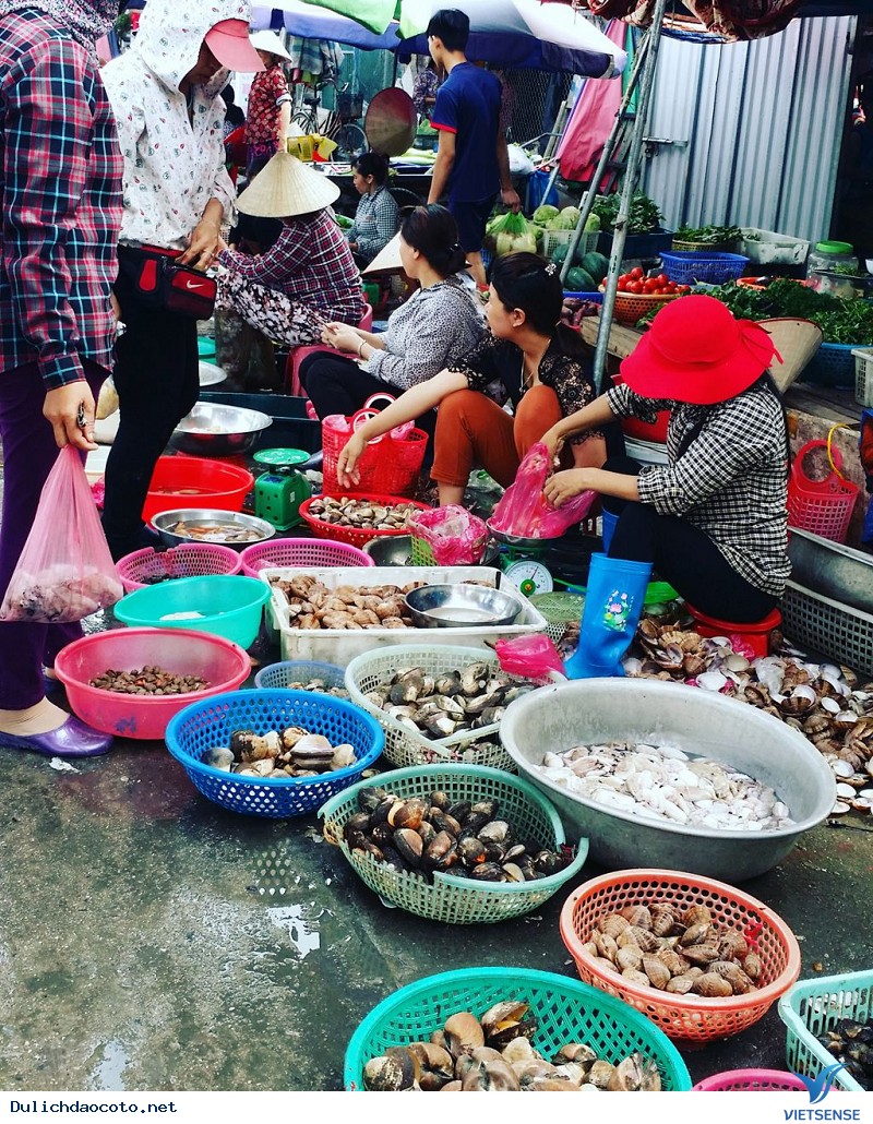 Bình minh tấp nập tại chợ hải sản Cô Tô - Ảnh 2