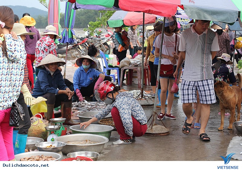 Bình minh tấp nập tại chợ hải sản Cô Tô - Ảnh 4