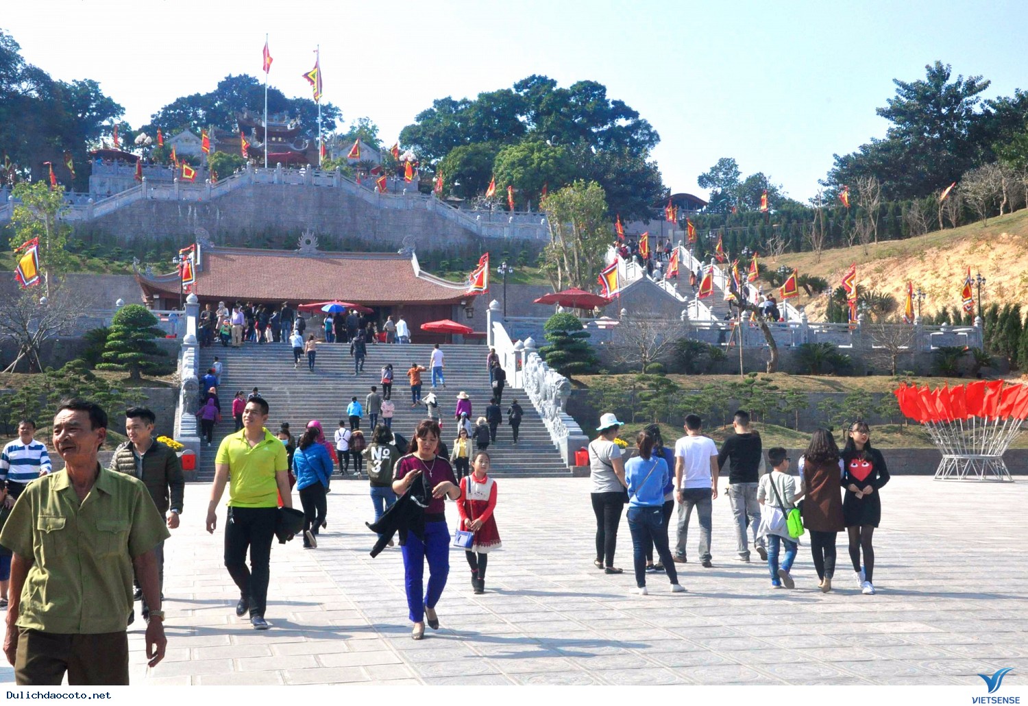 Đến Cô tô, đừng quên dừng chân chiêm bại tại đền Cửa Ông - Ảnh 5