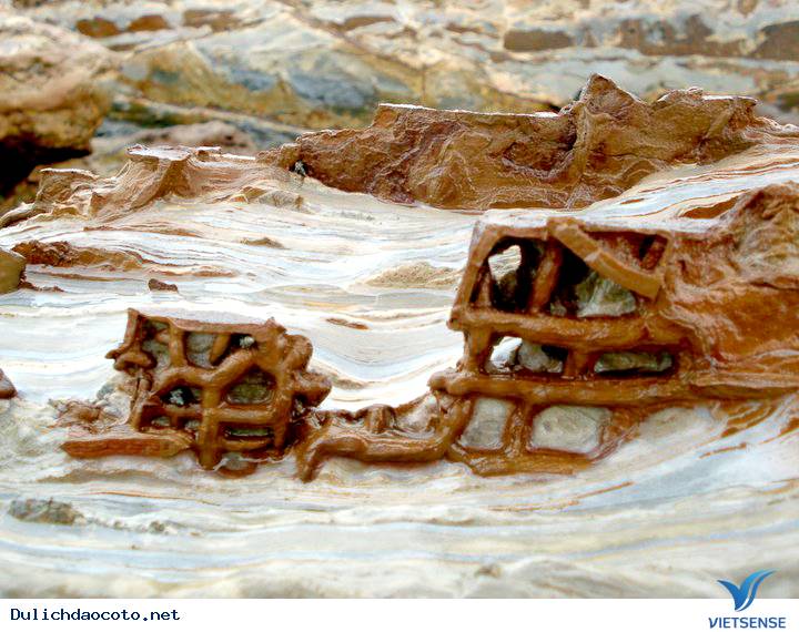 Độc Đáo Vách Núi Socola Trên Đảo Cô Tô - Ảnh 3 Độc Đáo Vách Núi Socola Trên Đảo Cô Tô - Ảnh 3