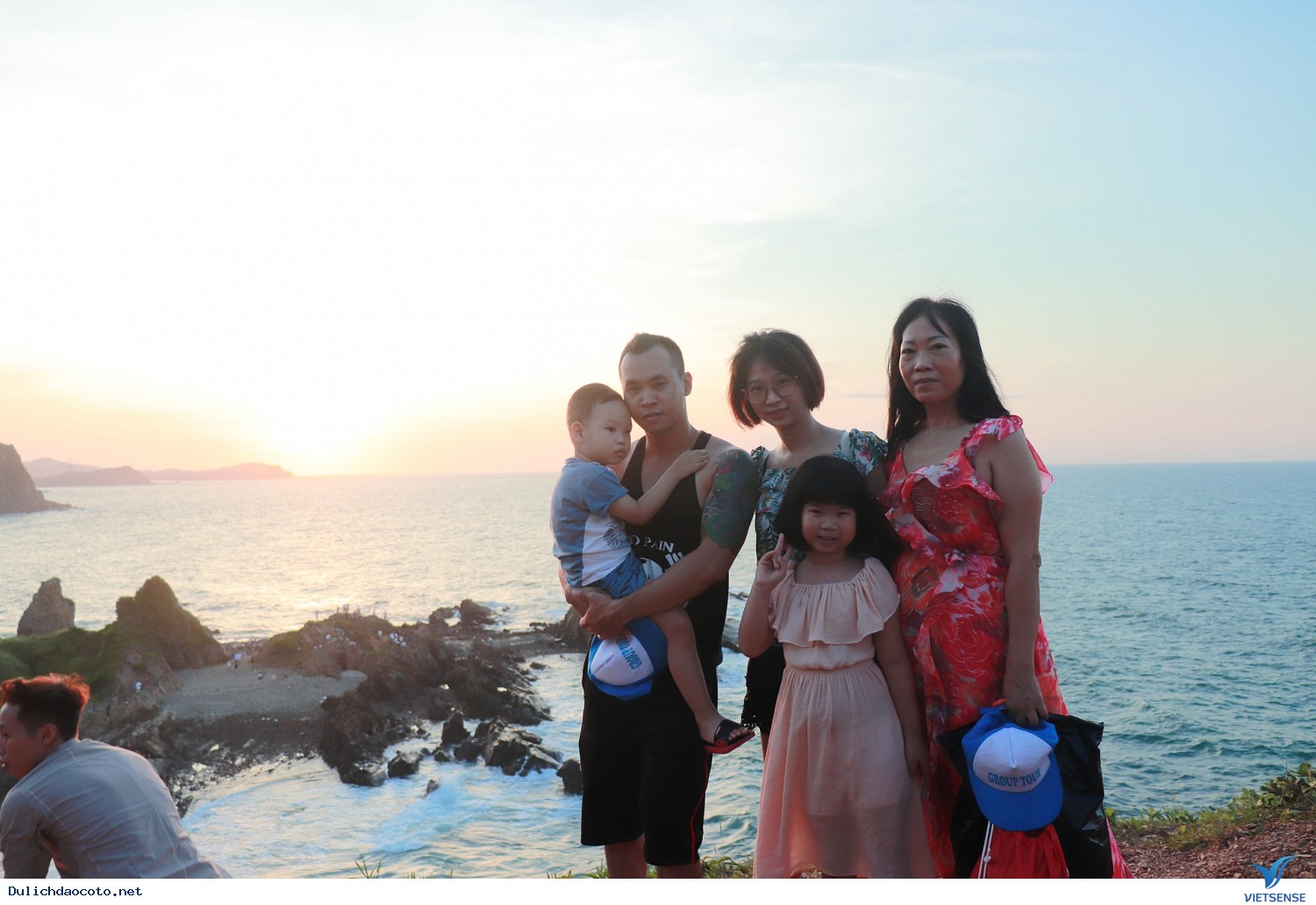 Hình Ảnh Đoàn chương trình Cô Tô Tháng 6 - Ảnh 11 Hình Ảnh Đoàn chương trình Cô Tô Tháng 6 - Ảnh 11