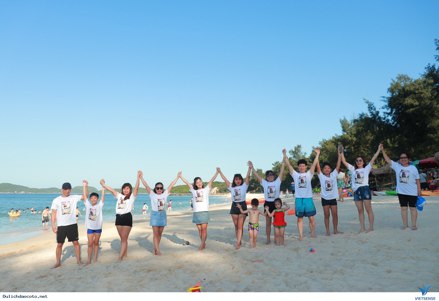 Hình Ảnh Đoàn chương trình Cô Tô Tháng 6 - Ảnh 13 Hình Ảnh Đoàn chương trình Cô Tô Tháng 6 - Ảnh 13