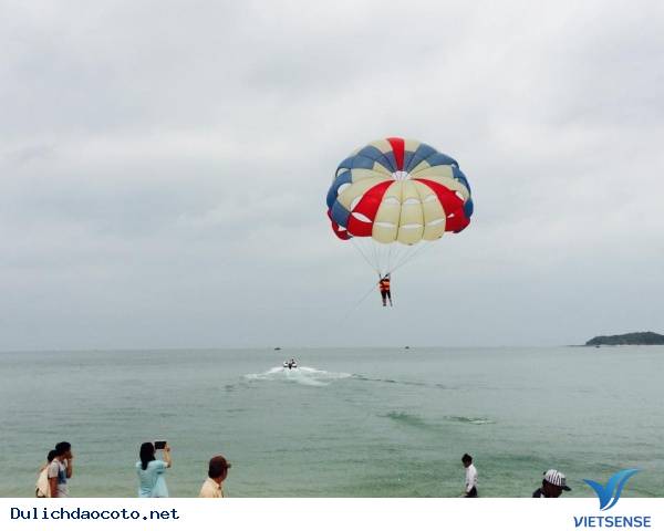 Bay với dù lượn trên mặt biển ở Đảo Cô Tô Con - Ảnh 2 Bay với dù lượn trên mặt biển ở Đảo Cô Tô Con - Ảnh 2