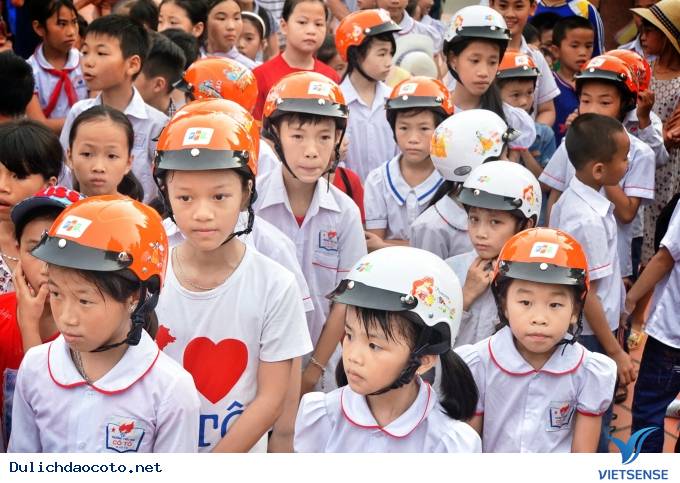 Ủy Ban ATGT Trao Tặng Mũ Bảo Hiểm, Áo Phao Cho Người Dân Cô Tô - Ảnh 3